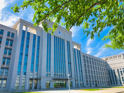 經(jīng)教育部批準(zhǔn),長(zhǎng)春理工大學(xué)光電信息學(xué)院轉(zhuǎn)設(shè)更名為長(zhǎng)春電子科技學(xué)院